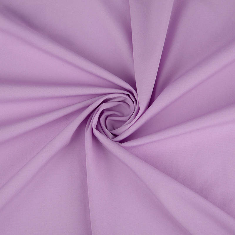 旅行用衣類におけるシワになりにくい生地の主な利点は何ですか?